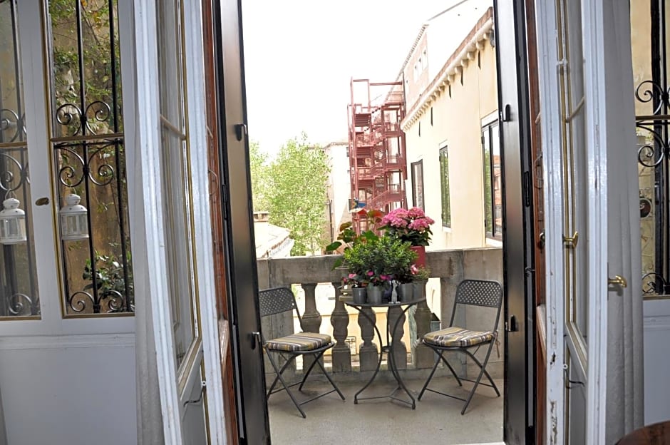 La Chambre D'Ella – Venice, GA