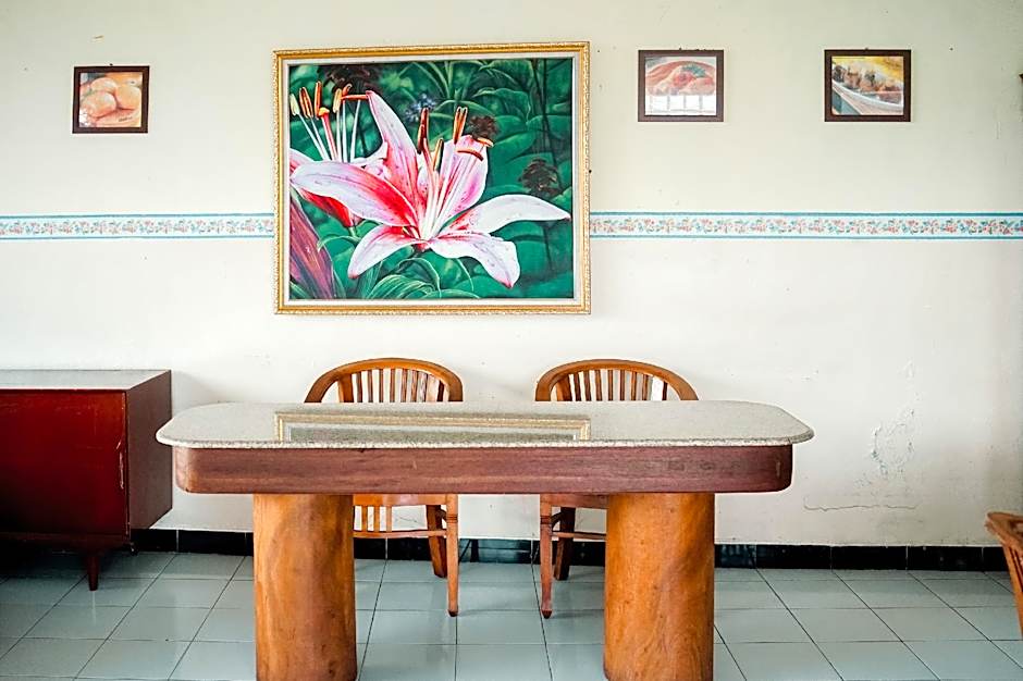 My Cafe Hotel near UGM Yogyakarta Mitra RedDoorz