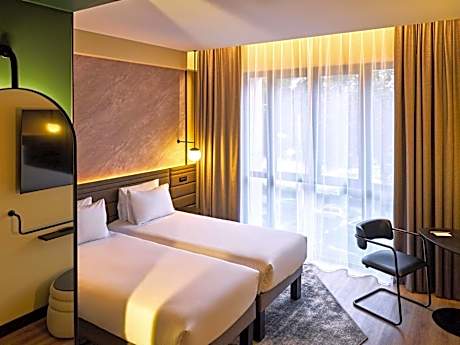 Classic room, Seine River view - 2 single beds