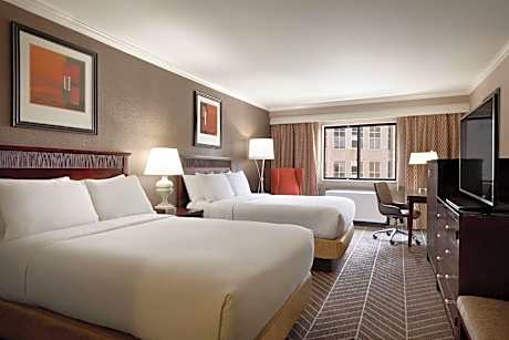 2 Dbl 1 Bdrm Ste Mobility Accessible W/ Tub