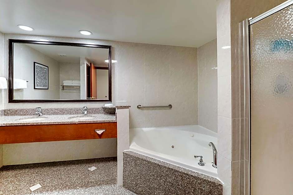 Drury Inn & Suites Birmingham Lakeshore Drive