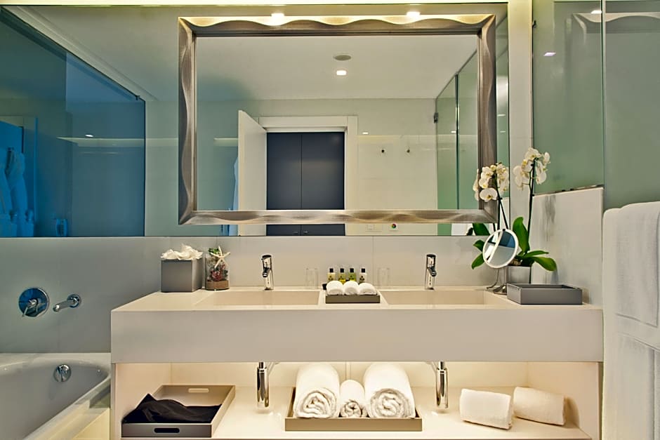 Photo 1 of 3 of Premium 2 Twin Beds, Ocean View