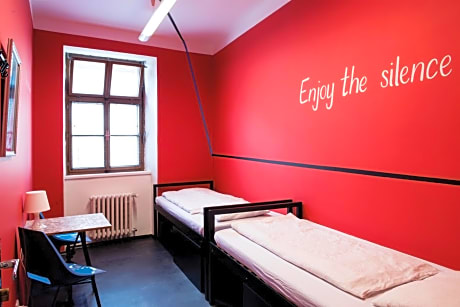 Budget Single Room with Shared Bathroom