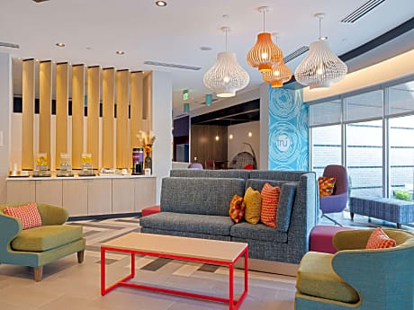 2 Queen Mobility Accessible With Tub