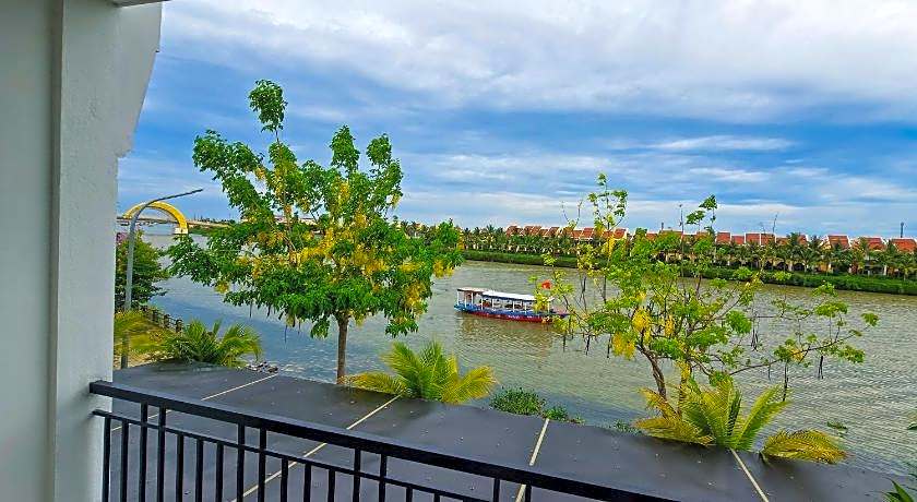 Riverside White House Hotel