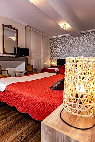 Quadruple Room with Private Bathroom