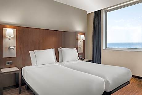 Junior Suite High Floor with twin beds
