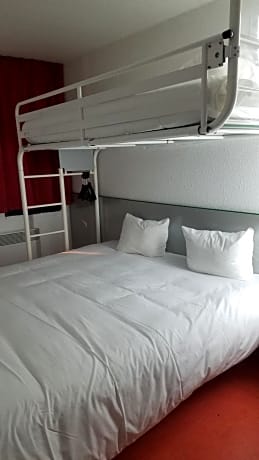 Triple Room (1 Double Bed + 1 Single Bed)