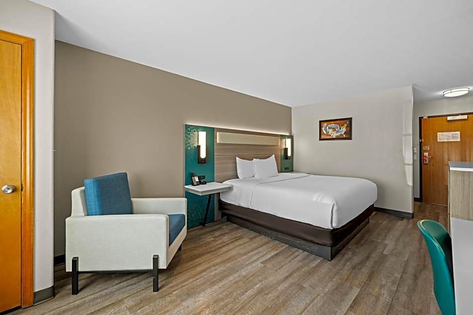 Econo Lodge Inn & Suites Santa Fe South