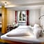 Hirschen Guesthouse - Village Hotel