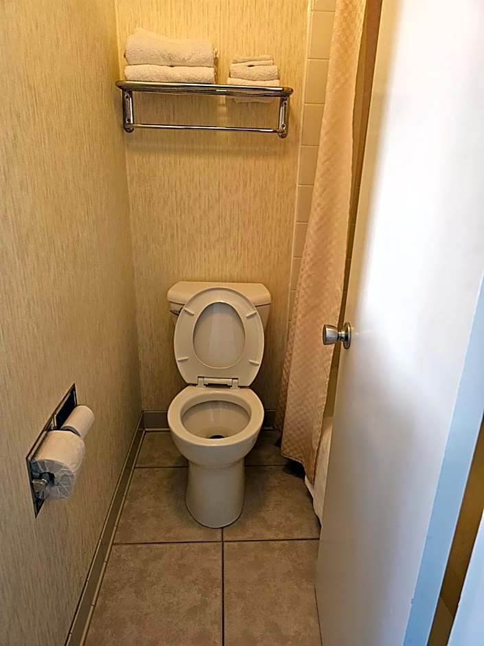 Travelodge by Wyndham Mackinaw City
