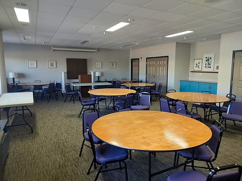 Country Inn & Suites by Radisson, Hinesville, GA