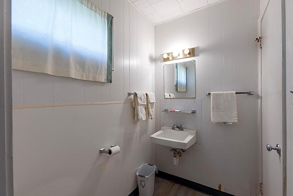 Parkside Motel by OYO Meadville Conneaut Lake