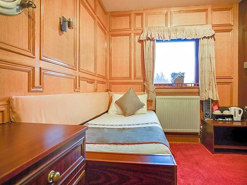 OYO The Rowers Hotel