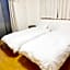 honeys guest house elevator , wash machine, huge closet space, private bathroom, walk to skytree in 10 minutes