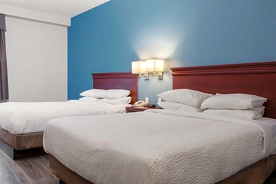 Premier Inn & Suites - Downtown Hamilton Hotel