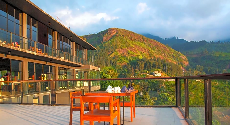 Oak Ray Hotel - Tea Bush Ramboda