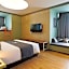 Samsen Street Hotel