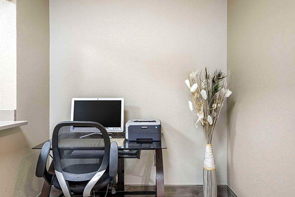 Quality Inn & Suites Lodi I-90
