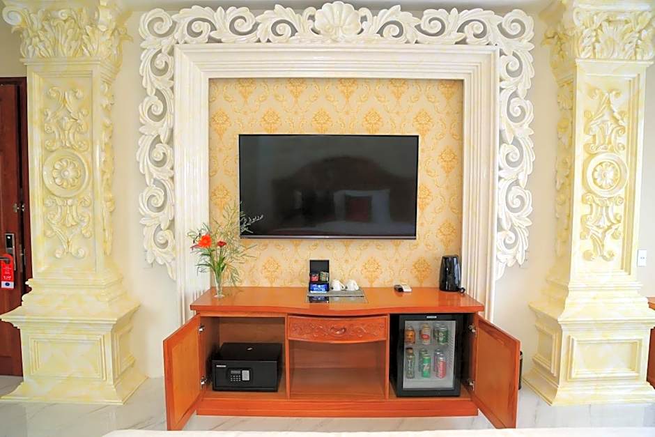Photo 1 of 6 of Suite, City View