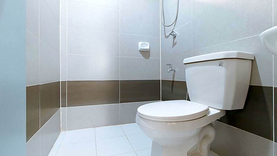 RedDoorz Plus @ Torre De Manuel Residences 1