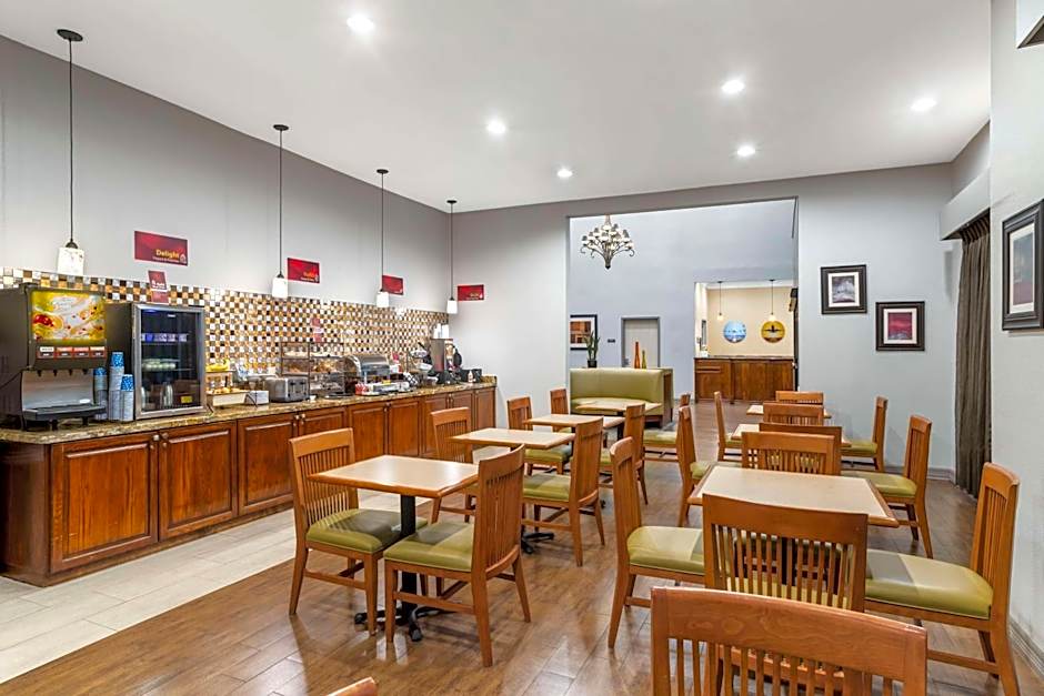 Best Western Plus Hobby Airport Inn & Suites