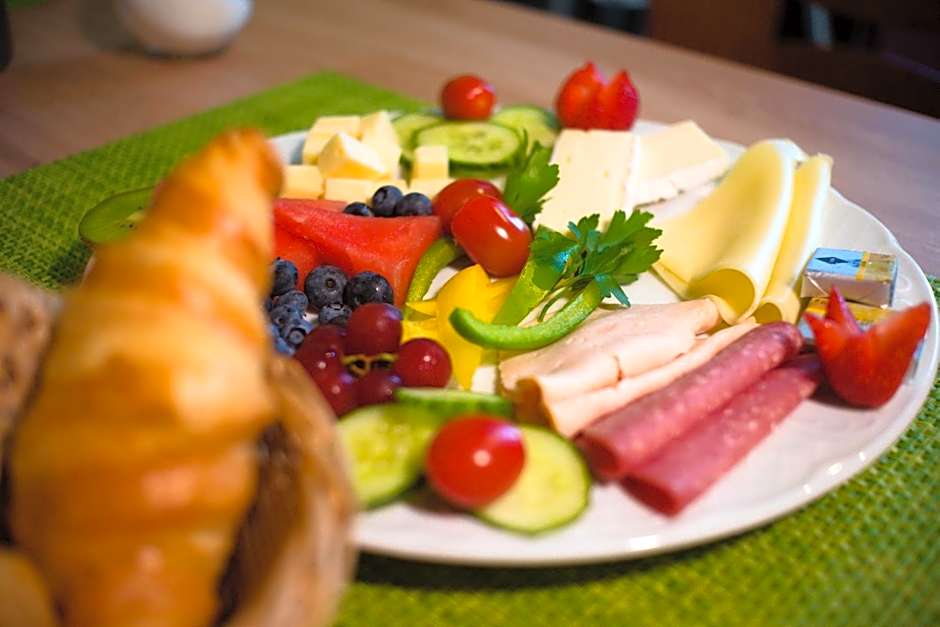 Hike Inn Hotels by Emmerich