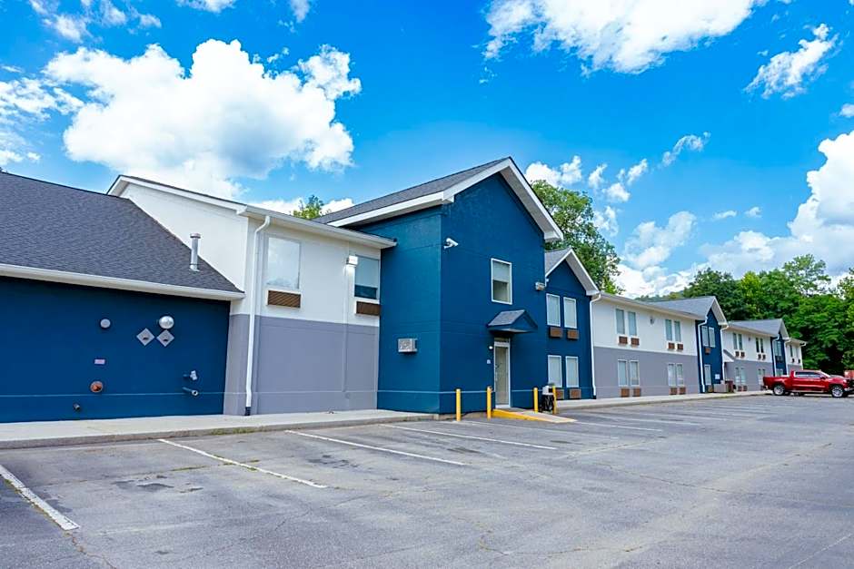 Clarion Pointe - Dillard near Blue Ridge Mountains