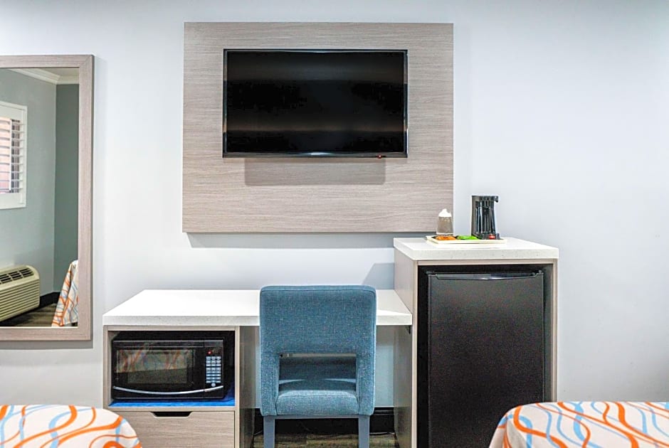 Travelodge Inn & Suites by Wyndham Bell Los Angeles Area