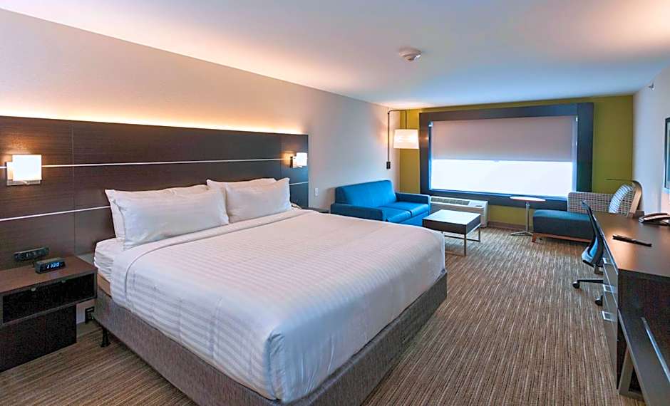 Holiday Inn Express & Suites Dodge City By IHG