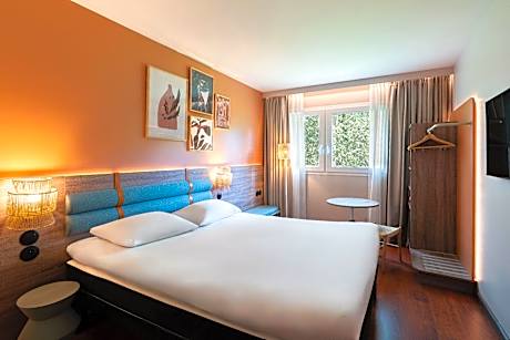 Room with 1 double bed equipped with the new bedding