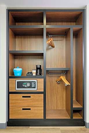 Ultra Savvy, Suite, 1 King, Sofa bed, Memorial Bell view