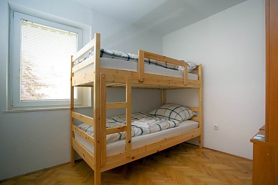 Hostel LakeBled