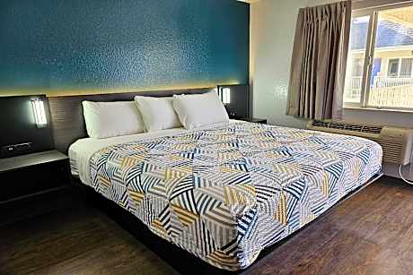 Full Bed with Private Bathroom