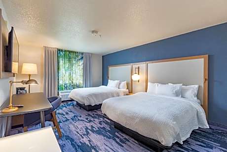 Queen Room with Two Queen Beds - Mobility and Hearing Accessible with Tub