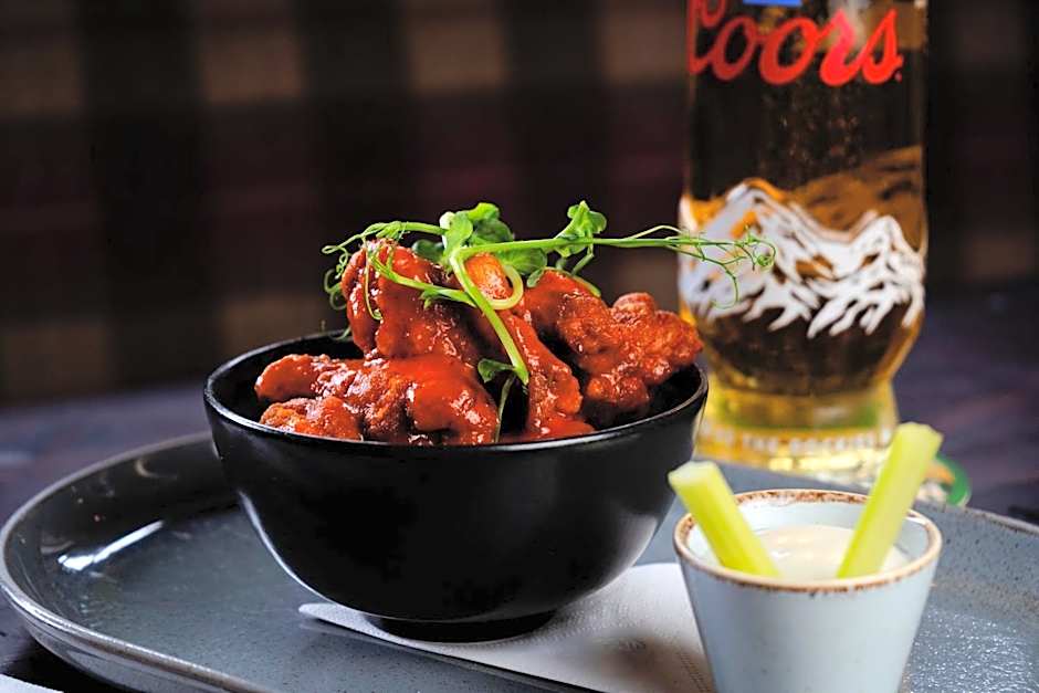 Lakeside Manor Hotel