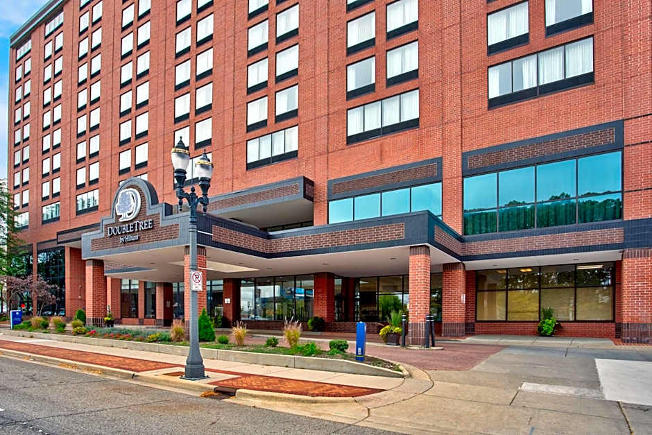 DoubleTree by Hilton Lansing