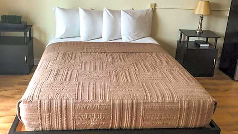 Photo 1 of 5 of 1 Queen Bed
