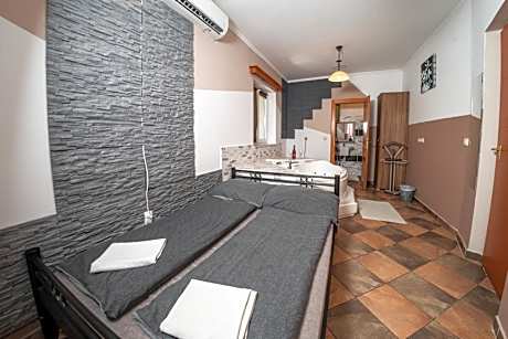 Queen Room with Spa Bath