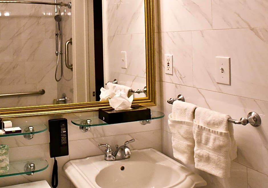 Millwood Inn And Suites