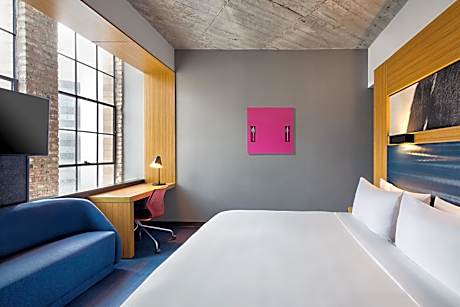 King Room with Roll-in Shower - Mobility Accessible