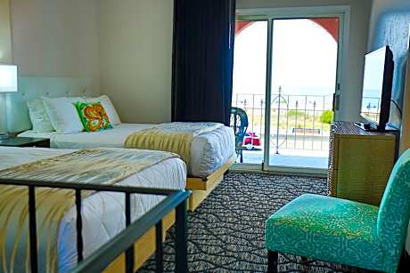 E-4 Oceanfront Bi-Level with Two Queen Beds & One Sofa Bed