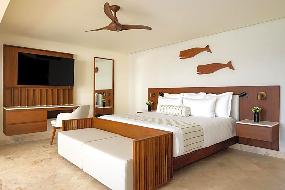 Photo 1 of 6 of Club Premium 1 King Bed, Ocean front, Terrace