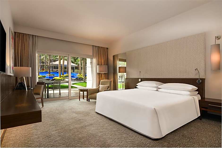 Dusit Thani LakeView Cairo