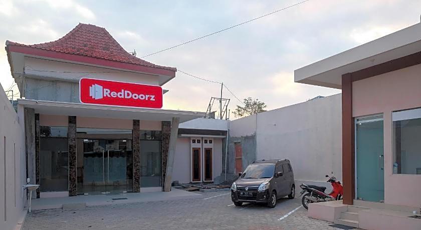 RedDoorz Syariah near Alun Alun Temanggung