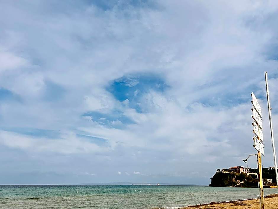 Infinity blue beach apartments - Renovated Apartments 2 Minutes from the Sea & Pool with Scenic Views