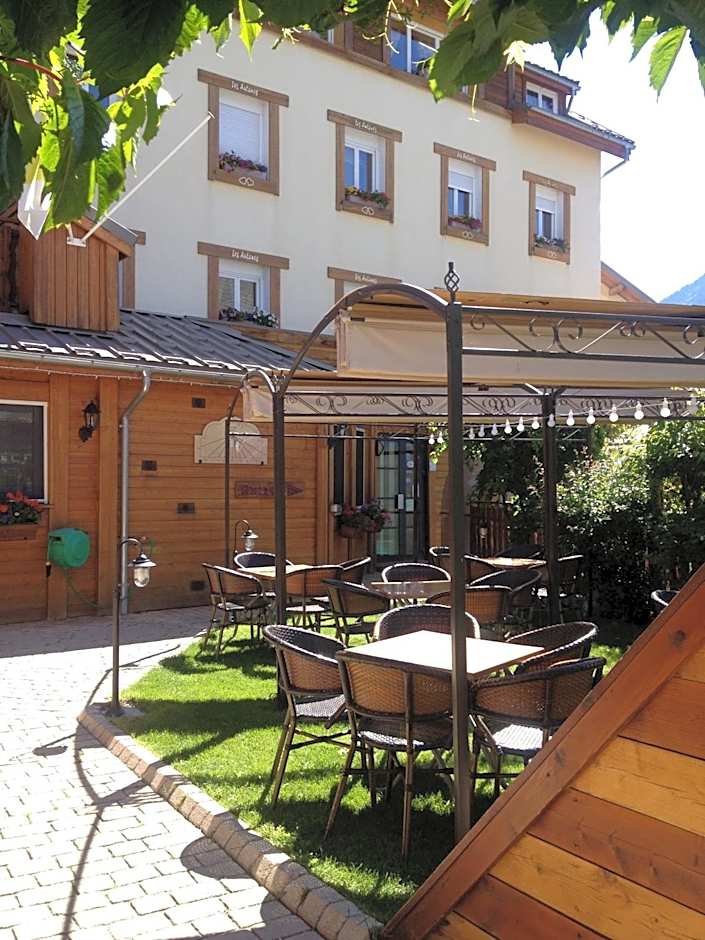 Logis Hôtel & Spa Les Autanes