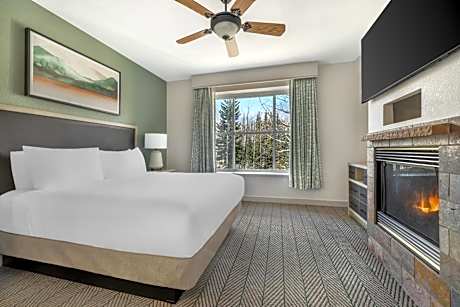 2 BEDROOM 2 KING SUITE WITH SOFABED