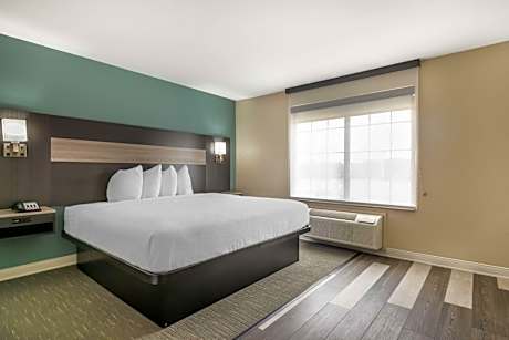 Suite-1 King Bed Non-Smoking Sofabed Microwave And Mini-Refrigerator Wi-Fi Full Breakfast
