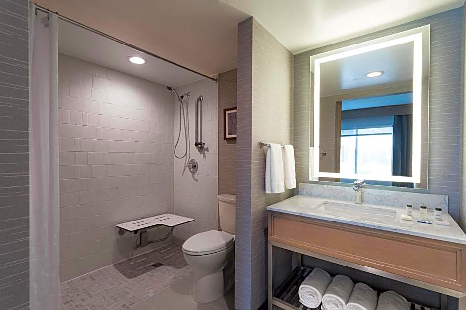 Sheraton Suites Columbus Worthington